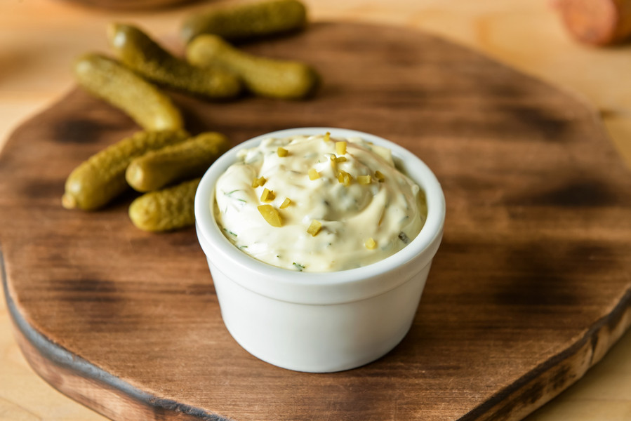 Salsa picante con pepinillo