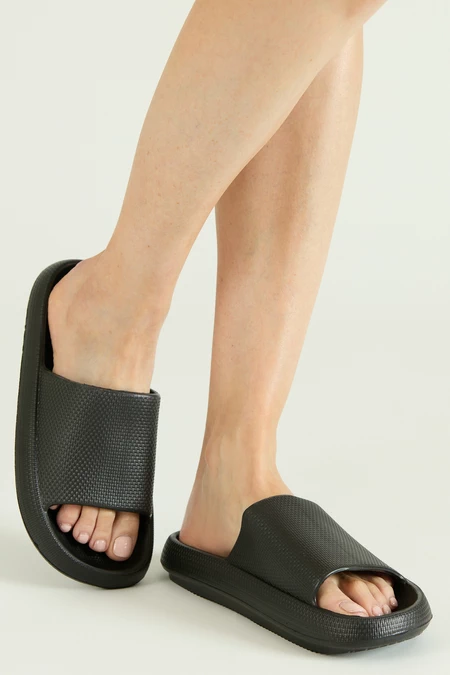 Zapatilla Nube Negro