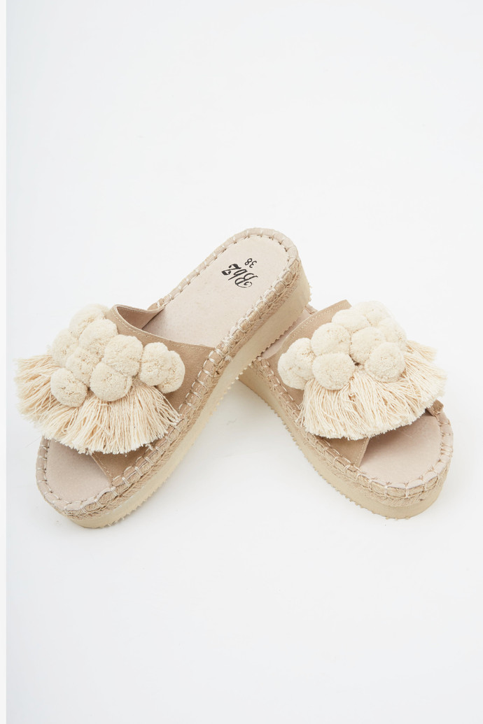 Sandalia PomPon Beige - Sandalia Pompon Beige 3 .jpg