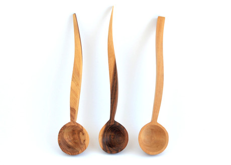 Original cuchara mediana de madera vetas suaves