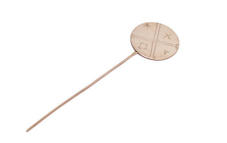 Tupu con dibujo de Kultrún