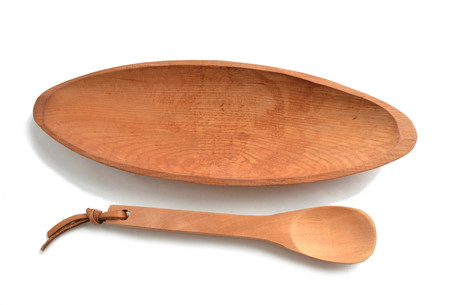 Fuentecita ovalada en rauli tallado