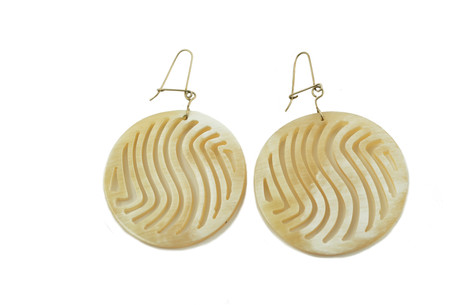 Par de aros disco calado en cacho de buey y plata