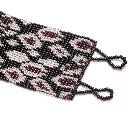 Brazalete ancho en mostacillas de vidrio 