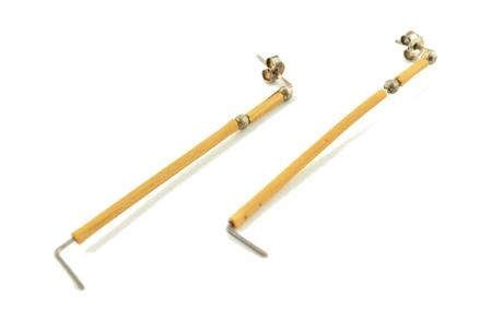 Par de aros en plata y junco patagónico