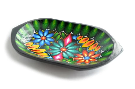 Pocillo ovalado con flores y borde verde