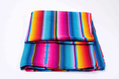 Gran manta o cubrecama multicolor tejido en Guatemala
