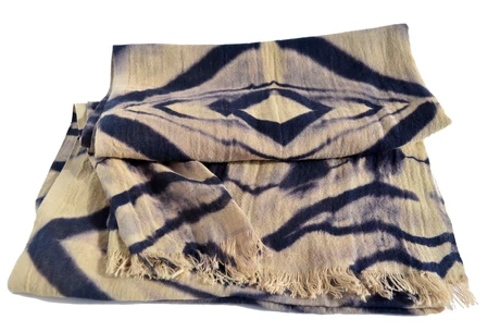 Fino echarpe de lino italiano teñido a mano