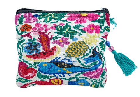 Estuche cuadrado en tapiz bordado a mano 