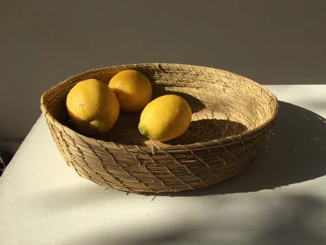 Canasto abierto con borde embarrilado