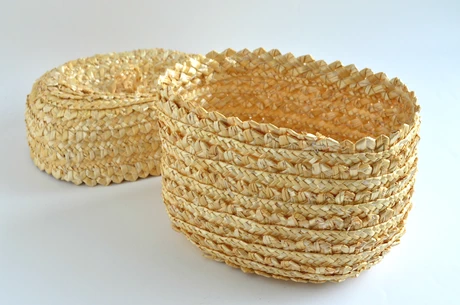 Canasto ovalado con tapa tejido en paja de trigo