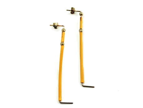 Par de aros en plata y junco patagónico