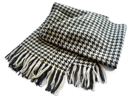 Echarpe a telar diseño pied de poule blanco y negro