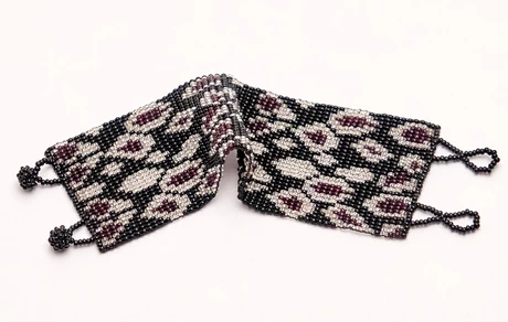 Brazalete ancho en mostacillas de vidrio 