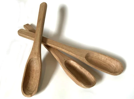 Cuchara alargada en raulí crudo