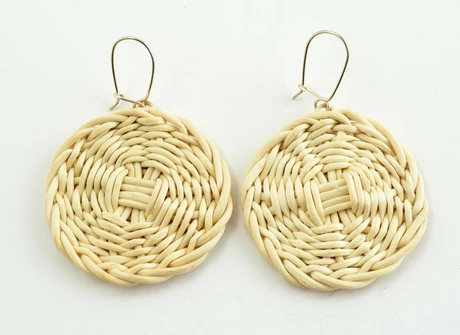 Par de aros en plata y boqui pil pil blanco