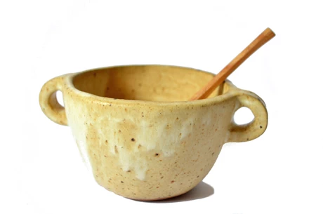 Set de fuentecita en gres y cubierto de madera nativa