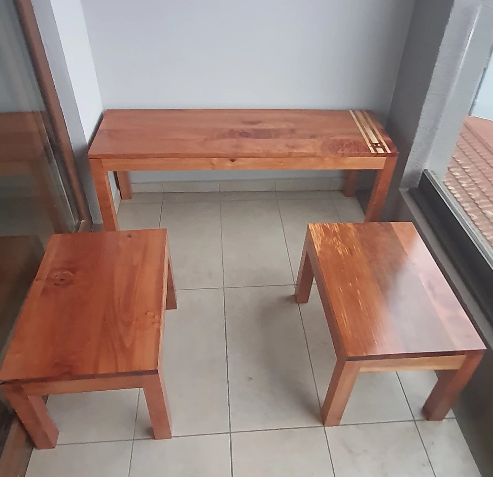 Banqueta de madera de raulí - vista alternativa