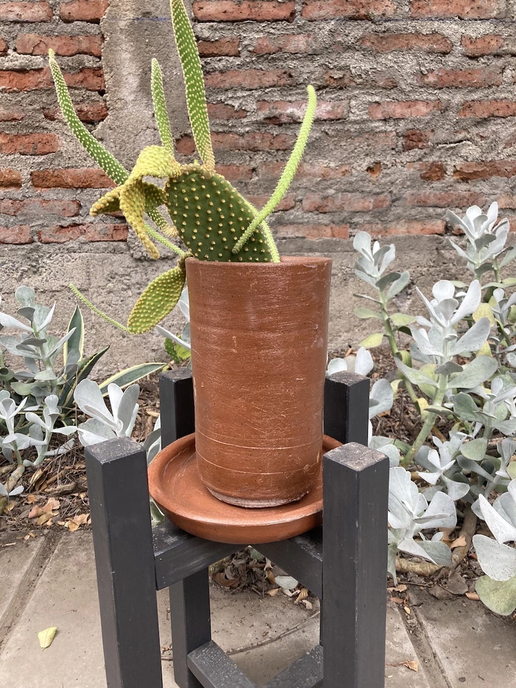 Macetero de greda tipo tubo