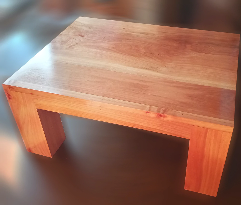 Mesa de centro de madera de raulí - vista alternativa