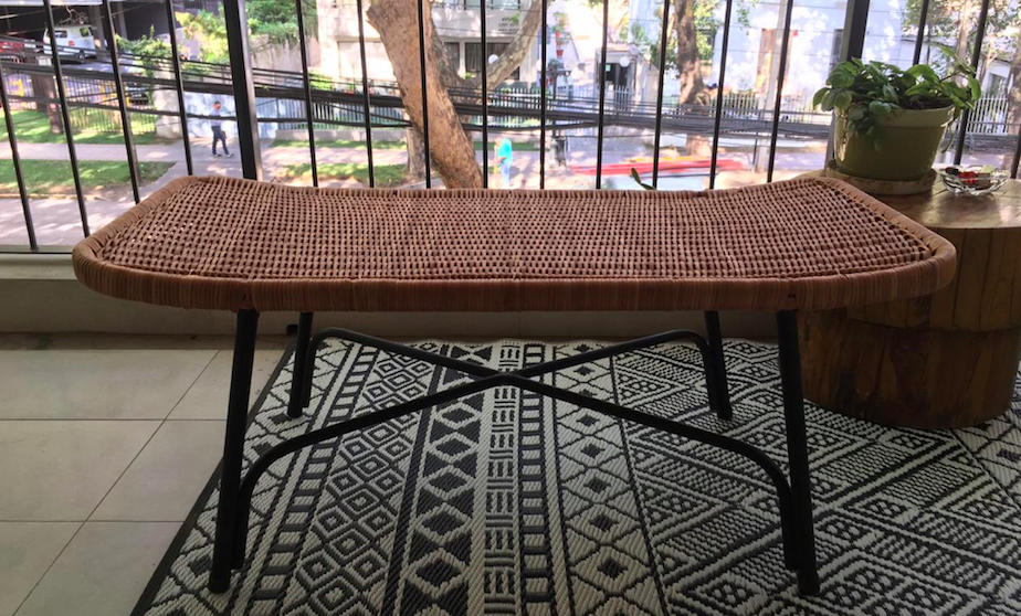 Banqueta de mimbre con fierro - vista alternativa