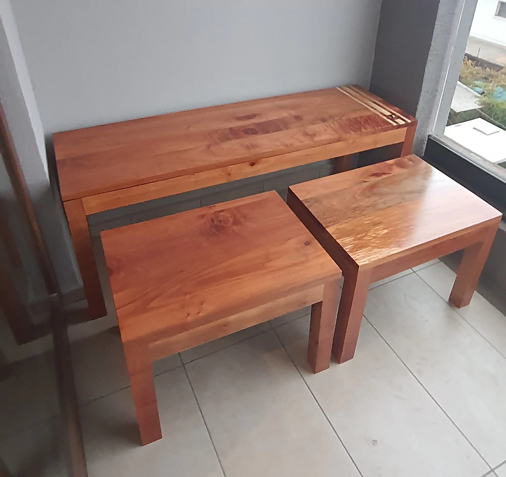 Banqueta de madera de raulí