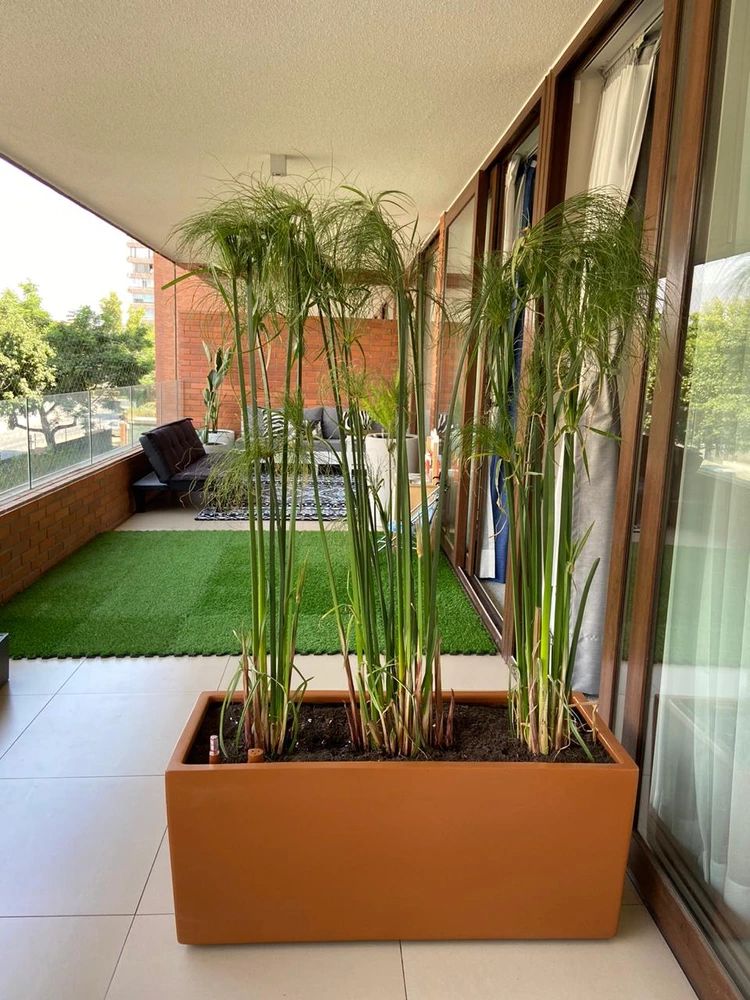 Jardinera autorregante modelo Frankfurt - vista alternativa
