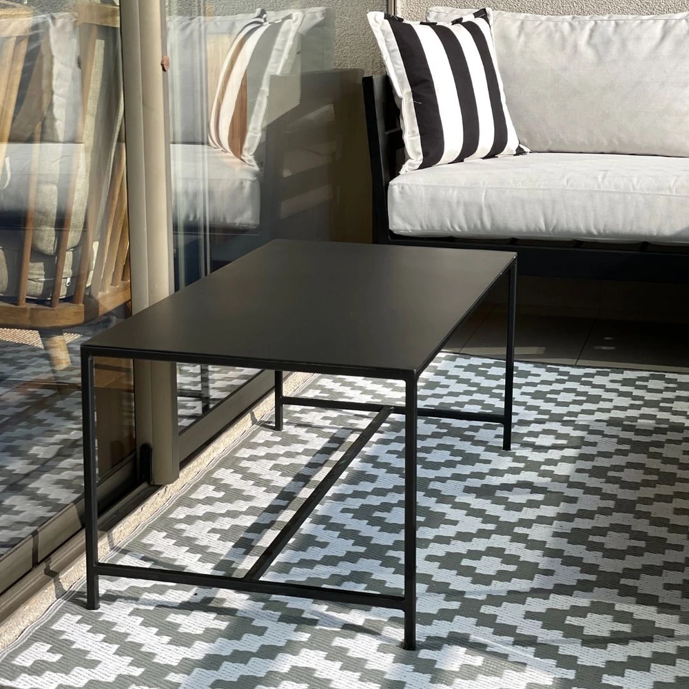 Mesa de fierro de perfil cuadrado y superficie de latón (patas en H) - vista alternativa