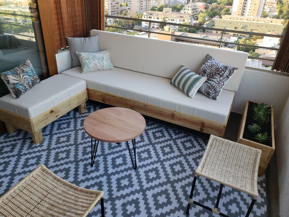 Sofá de madera de pallets reciclados a medida