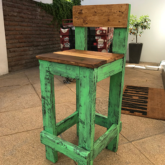 Piso bar de madera de pallets reciclados