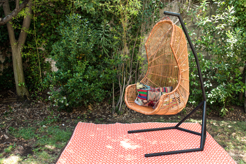 Silla de mimbre colgante modelo Loica