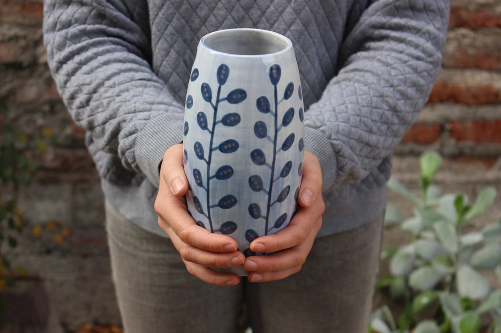 Florero de cerámica pintado a mano - vista alternativa