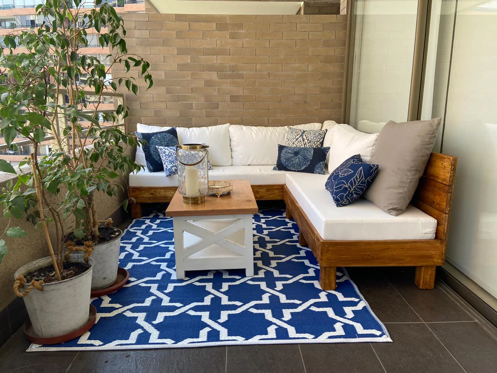 Sofá en L de 200 por 200 cm + comedor para 4 personas - vista alternativa