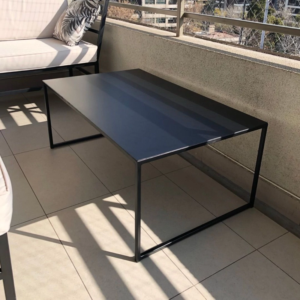 Mesa de fierro de perfil cuadrado y superficie de latón (patas corchete) - vista alternativa