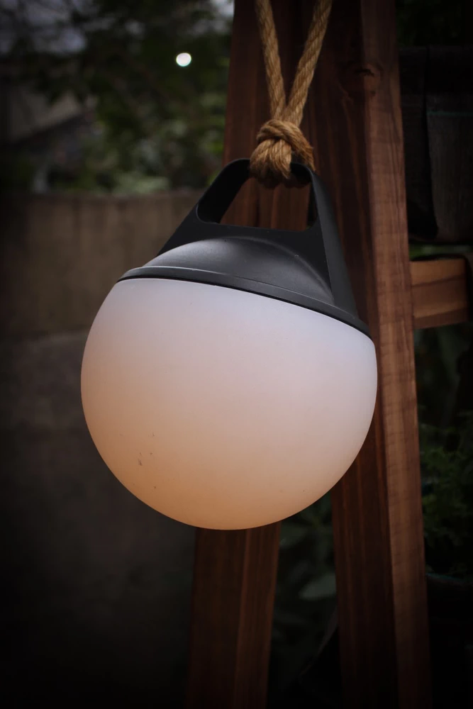 Lámpara tipo boya a prueba de agua para piscinas o exteriores - vista alternativa