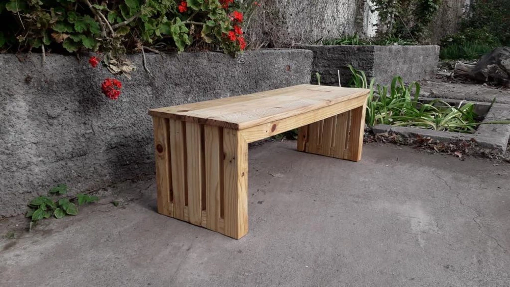 Banca de madera de pallets reciclados a medida - vista alternativa