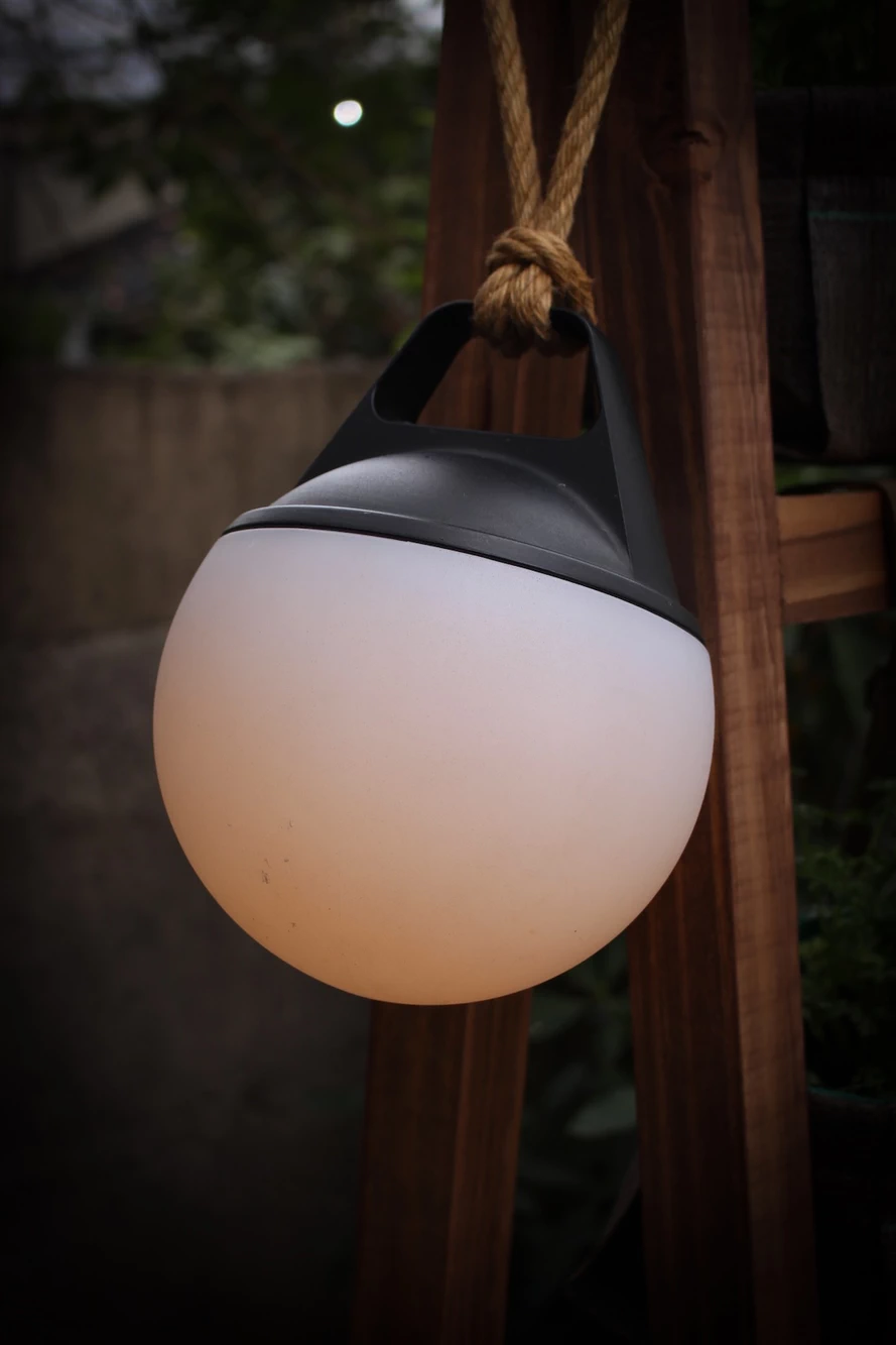 Lámpara tipo boya a prueba de agua para piscinas o exteriores - vista alternativa