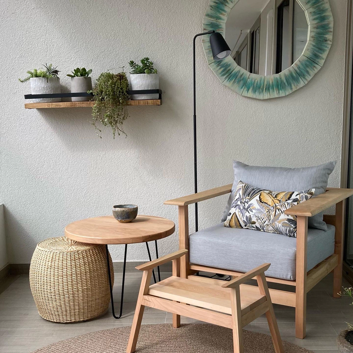 terraza_linda_en_madera_de_lenga_y_cojines_especiales_para_exterior.JPG