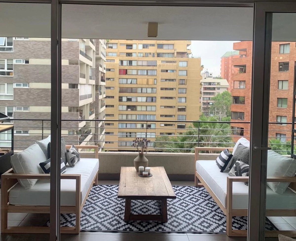 terraza_linda_en_madera_de_lenga_y_alfombra_especial_para_exterior.JPG