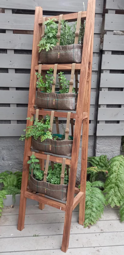 Huerta vertical para 8 especies