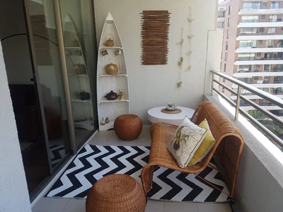 Terraza de 180 cm de ancho con muebles de mimbre