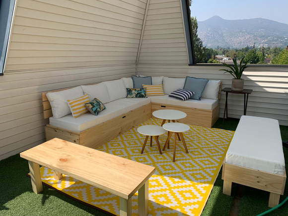 Sofá / baúl en L de 190 x 270 de madera de pino pulida