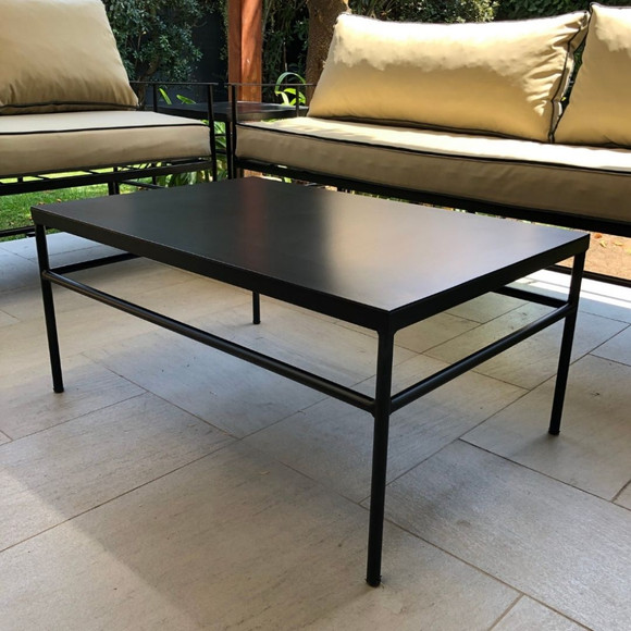 Mesa de fierro de perfil circular y cubierta de latón (4 patas)
