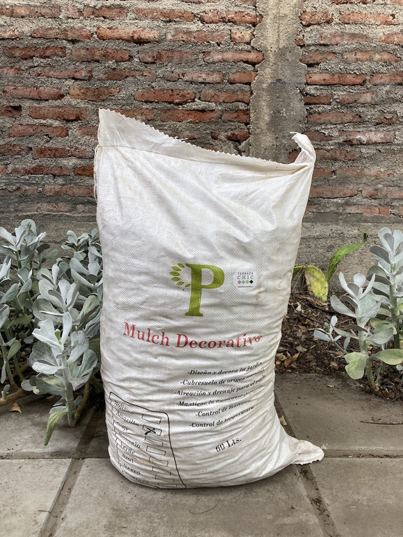Mulch de colores en sacos de 30 y 60 litros
