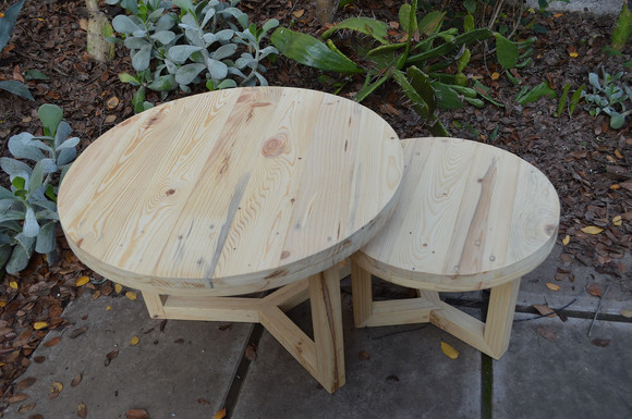 Mesa circular de madera de pallets reciclados