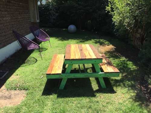 Mesa de madera de picnic para niños