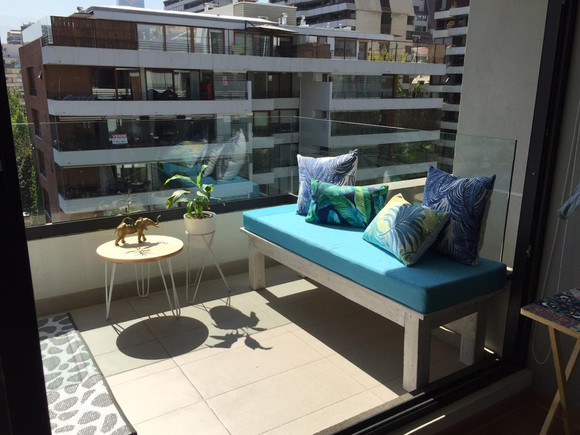 Terraza larga y angosta: Sofá de 3 cuerpos + banca 