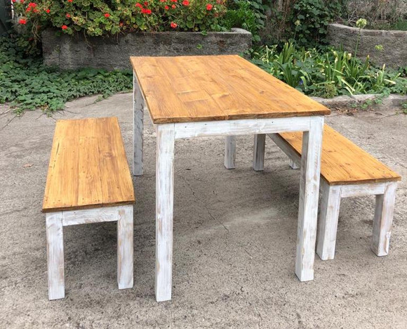 Mesa comedor de terraza de pallet con 2 bancas