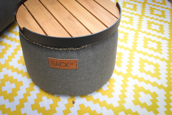 Bandeja de madera de teca de exterior para usar con puf