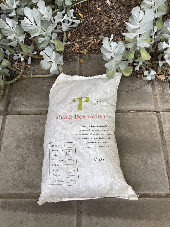 Mulch de colores en sacos de 60 litros